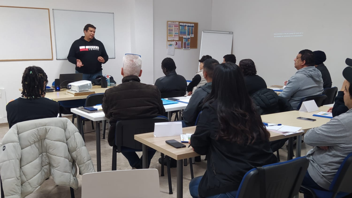 Imagen con participantes del proyecto Red de centros empleo Itaca