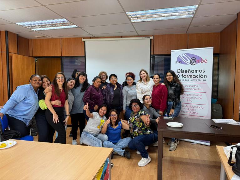 mujeres en taller de empleo y empoderamiento e inclusión laboral