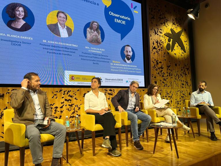  Mesa de Diálogo ' Retos y desafíos en la gestión de las políticas migratorias y de inclusión. 