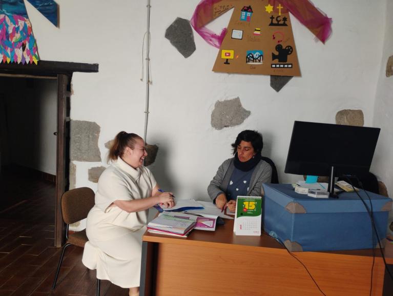 Adelante Canarias Teresa Henríquez Perera. Trabajadora Social Violencia e Igualdad de Firgas y Elena del Arco Trabajadora Social centro de Gran Canaria