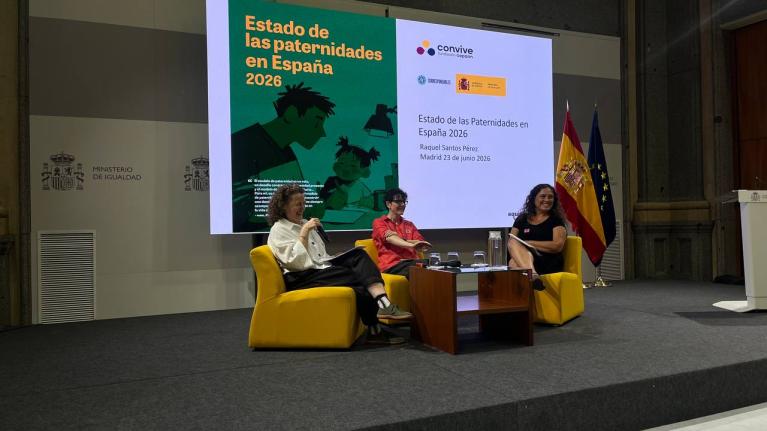 Mesa de presentación estudio estado de las paternidades en españa con las investigadoras de Cepaim