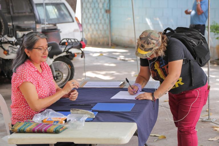 Cepaim promueve transparencia en Gautemala firma
