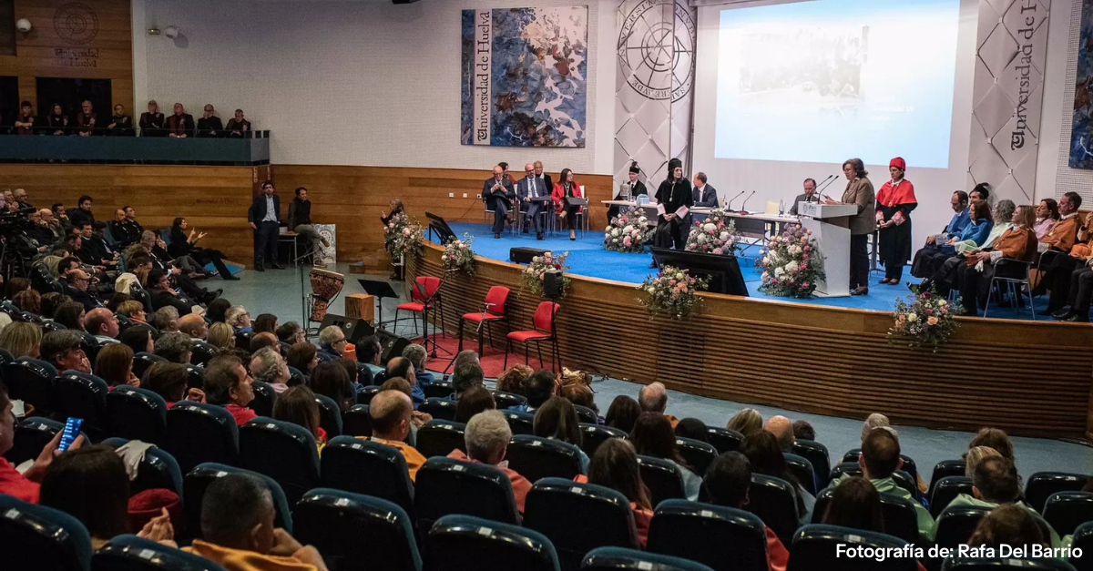 Reconocimiento medalla de oro evento universidad de Huelva premio