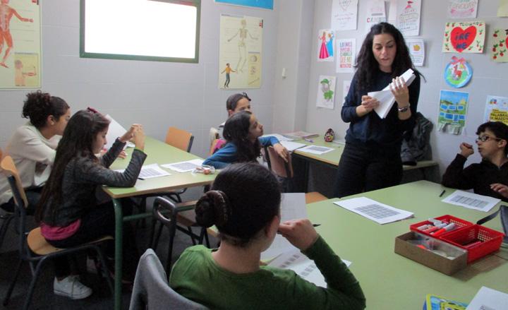 Aprendiendo lengua de signos en CaixaProinfancia Cepaim Murcia