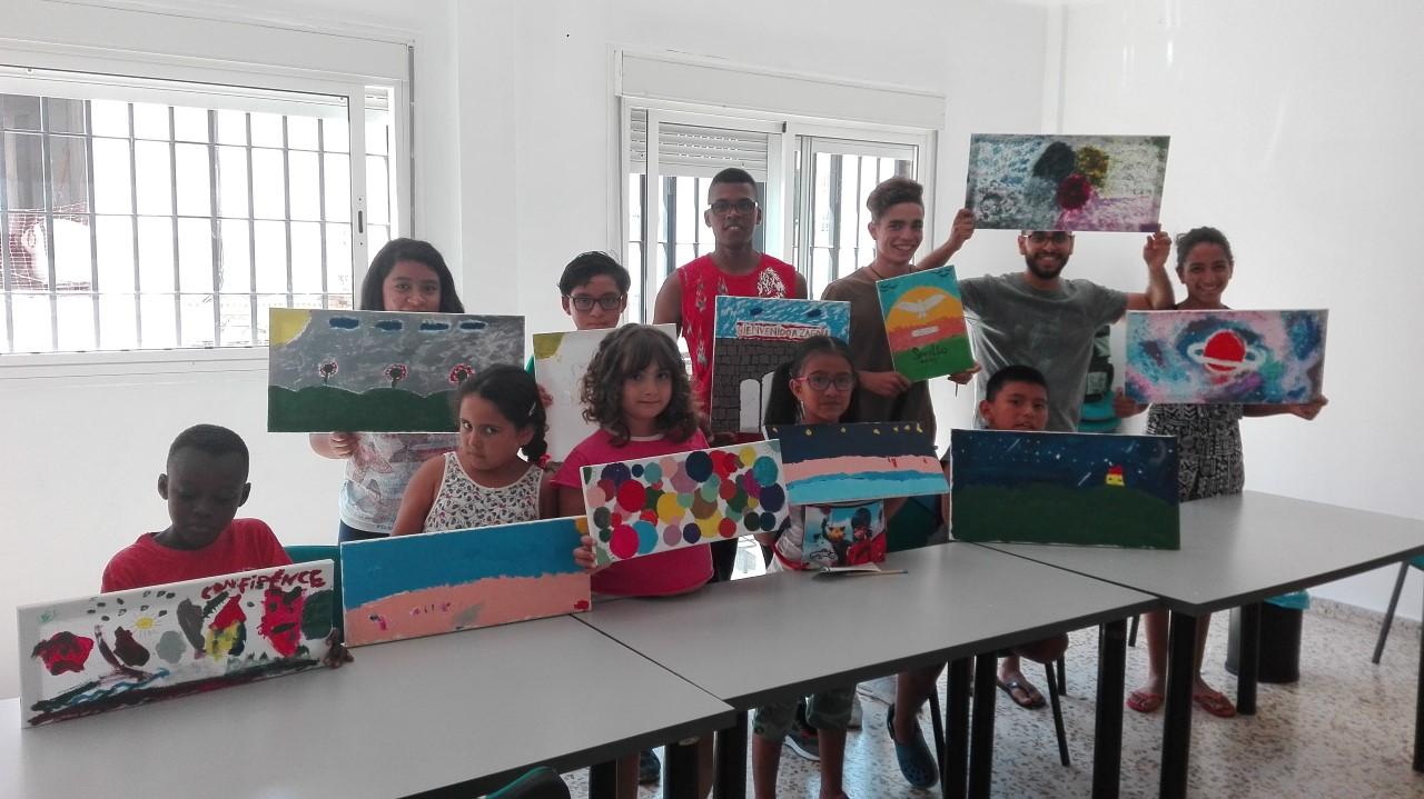 Taller de pintura con los y las participantes de los programas Ítaca Joven y CaixaProinfancia