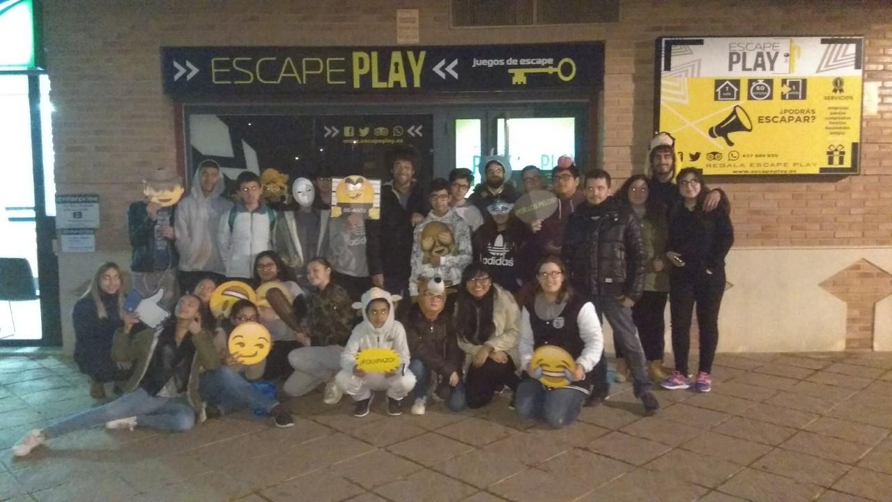 Jóvenes del programa CaixaProinfancia participan en un Escape Room en Murcia