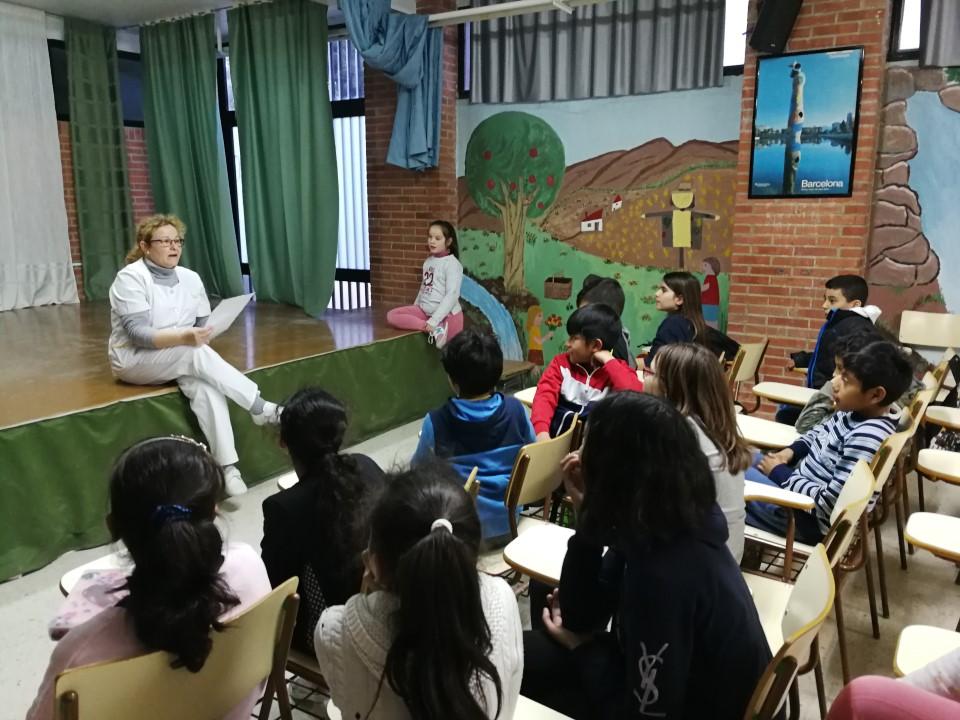 Taller de lectura con menores del programa CaixaProinfancia para conmemorar el 8 de marzo en Murcia