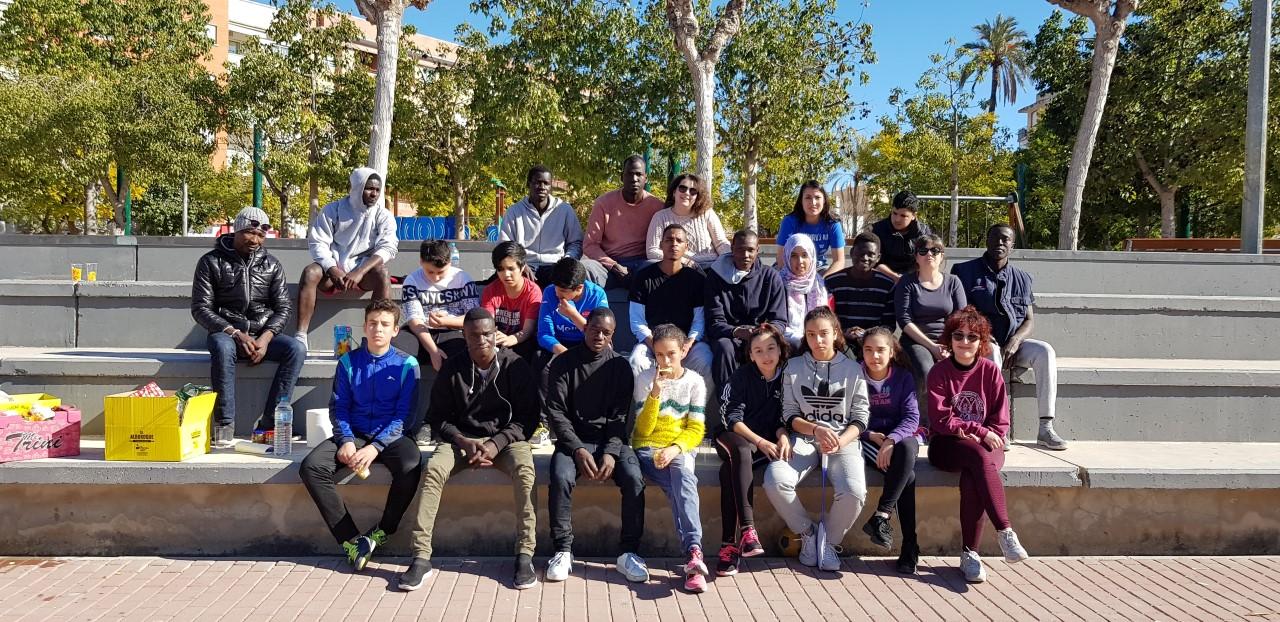Actividad deportiva comunitaria entre los programas de Acogida Humanitaria e Intervención con jóvenes y familias en Molina de Segura