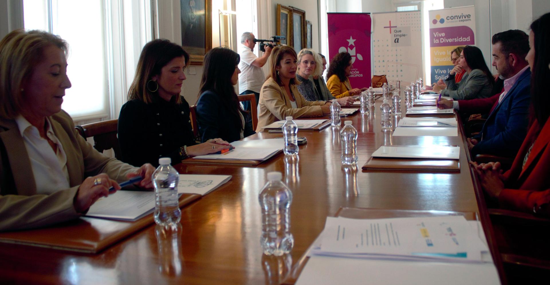 Reunión Institucional +que emplea web 00