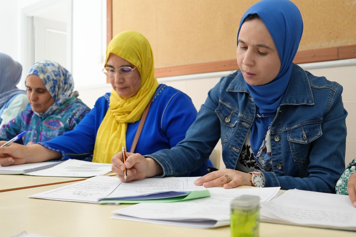 Mujeres haciendo curso de Fundación CEPAIM.