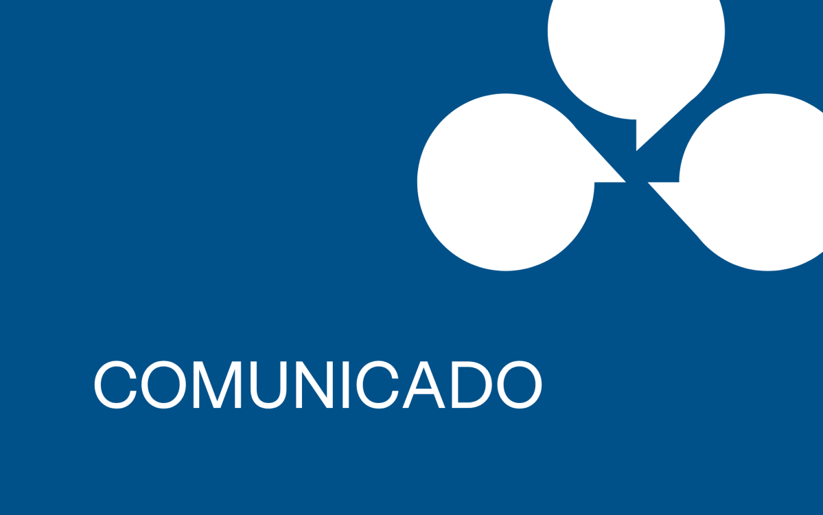COMUNICADO sobre fondo azul logo blanco