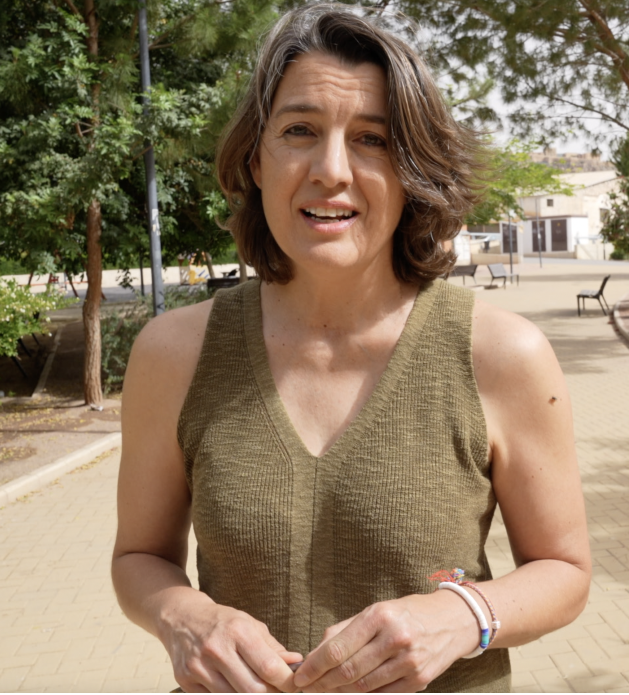 mujer madre soltera primer plano en el parque
