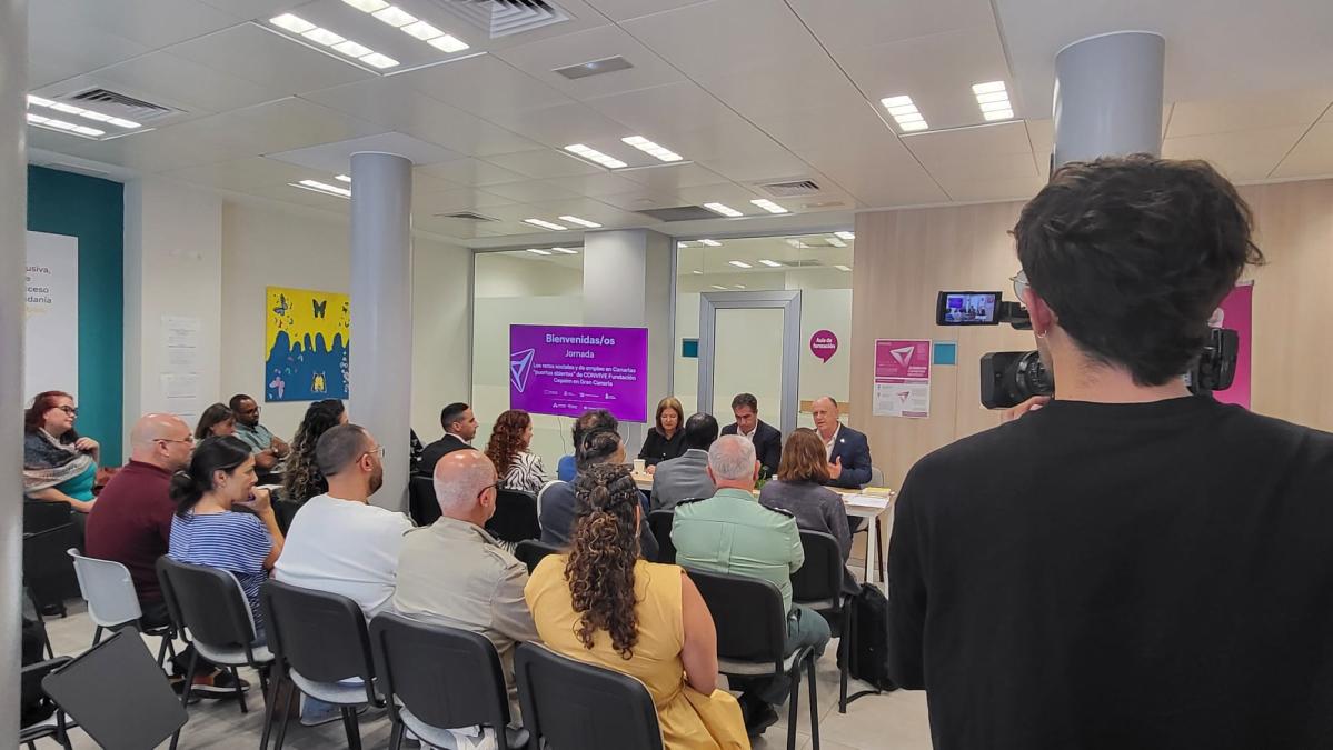 Jornada ' Los retos sociales y de empleo en Canarias' de Adelante Canarias