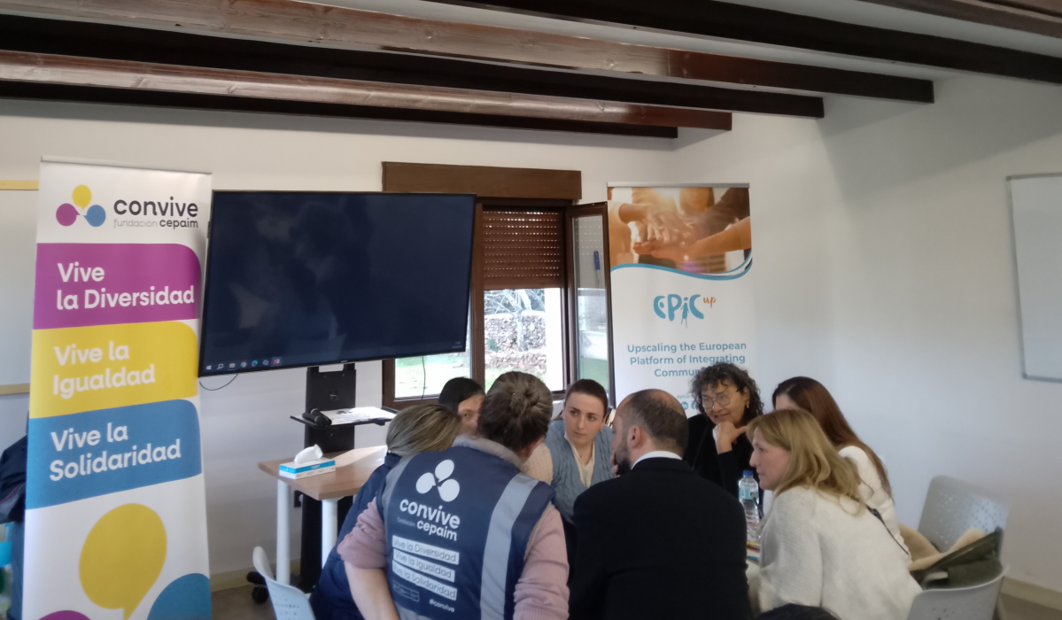 Foto de trabajo grupal en acción Epic Up