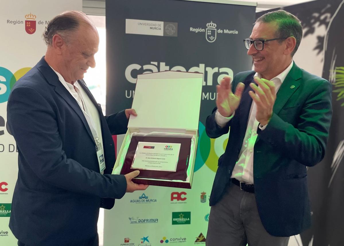 Reconocimiento de la cátedra de RSC de la UMU a Juan Antonio Segura