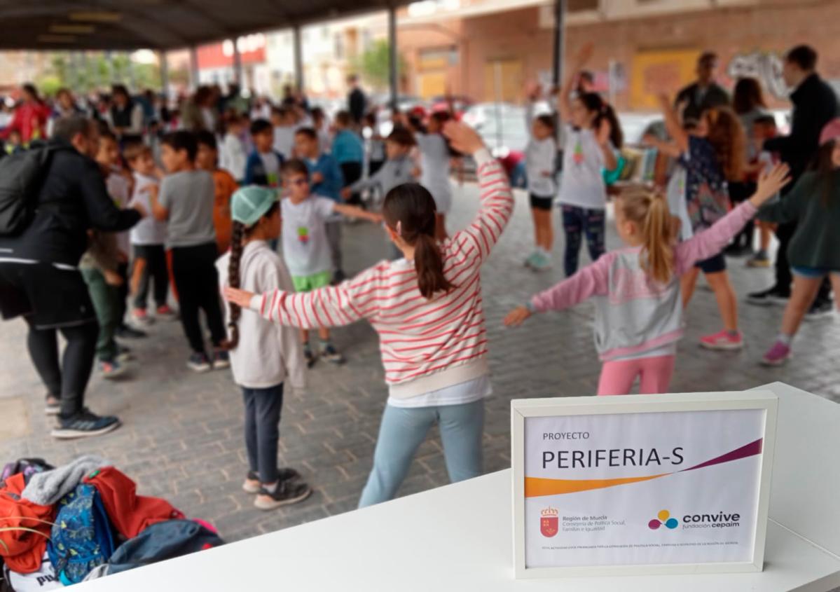 Grupo de menores Danzas del Mundo 