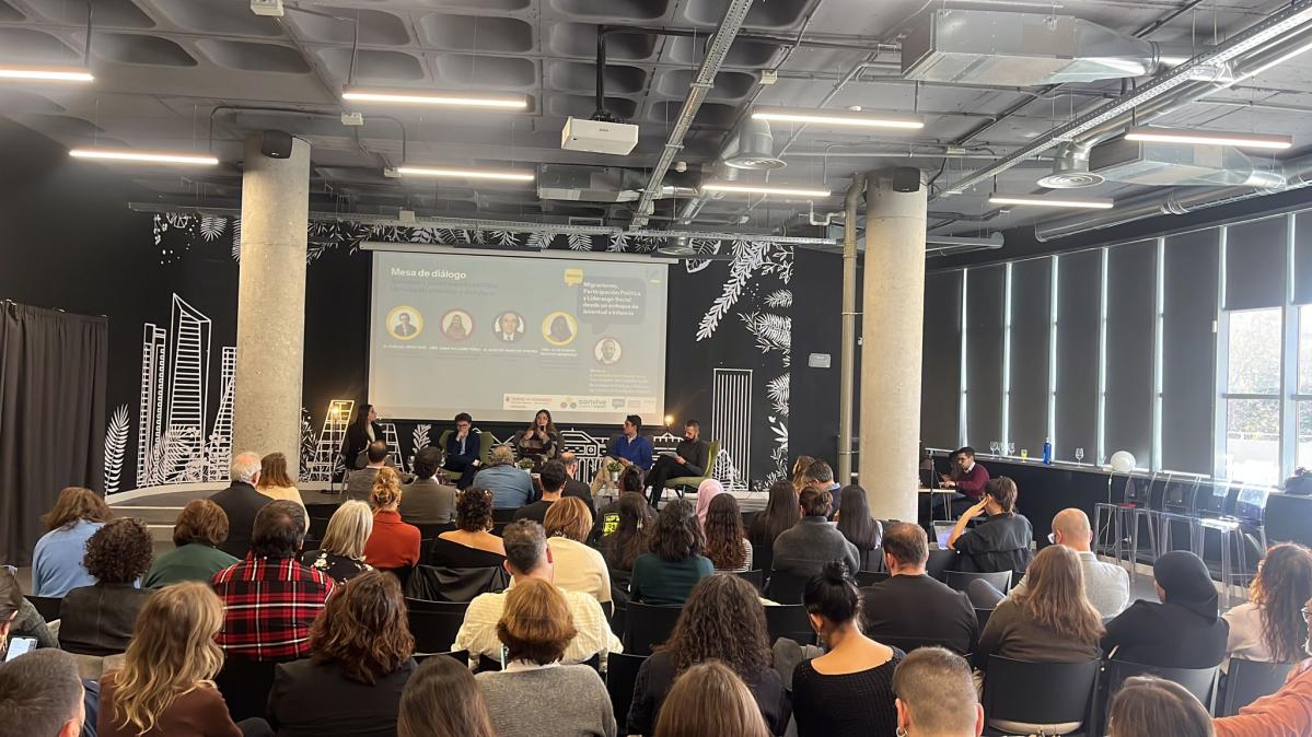 Mesa de diálogo_Seminario Migraciones y Juventud 