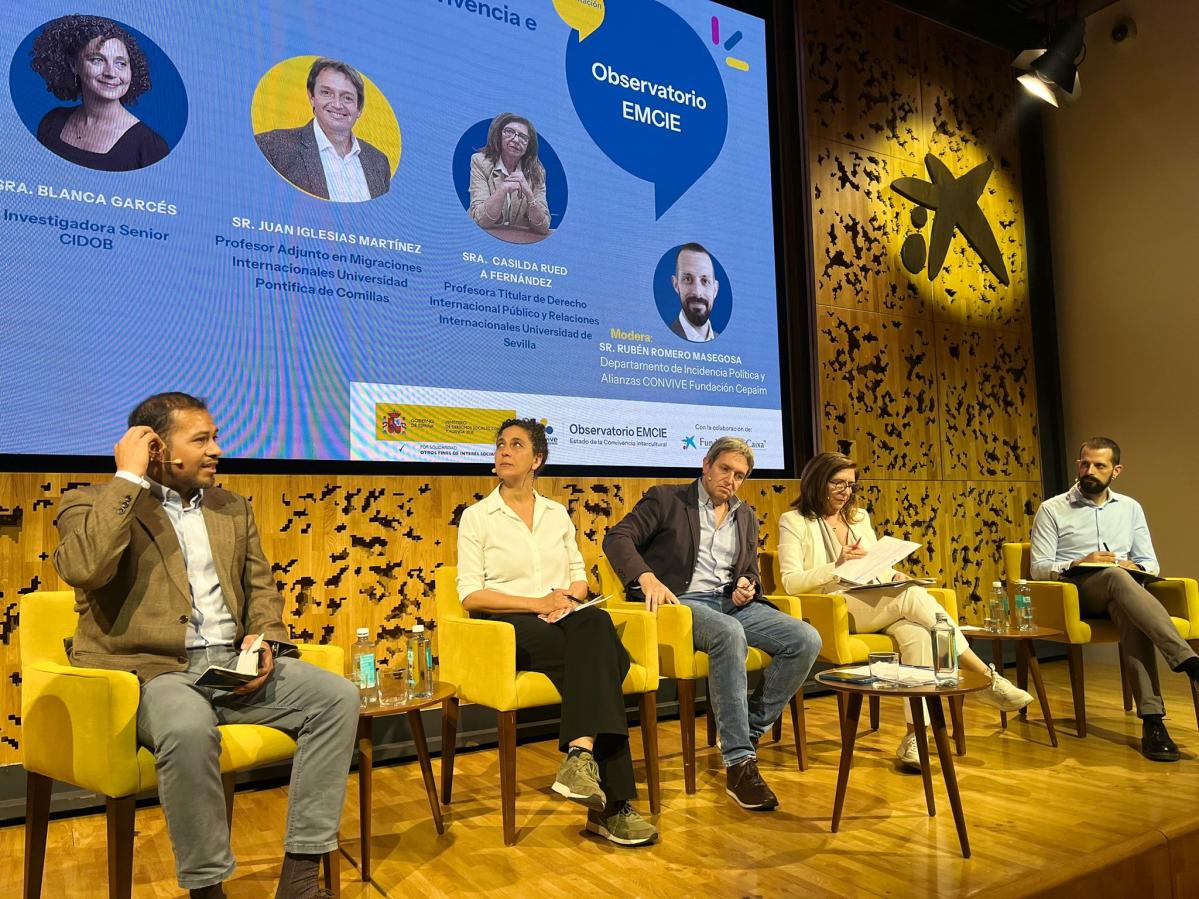  Mesa de Diálogo ' Retos y desafíos en la gestión de las políticas migratorias y de inclusión. 
