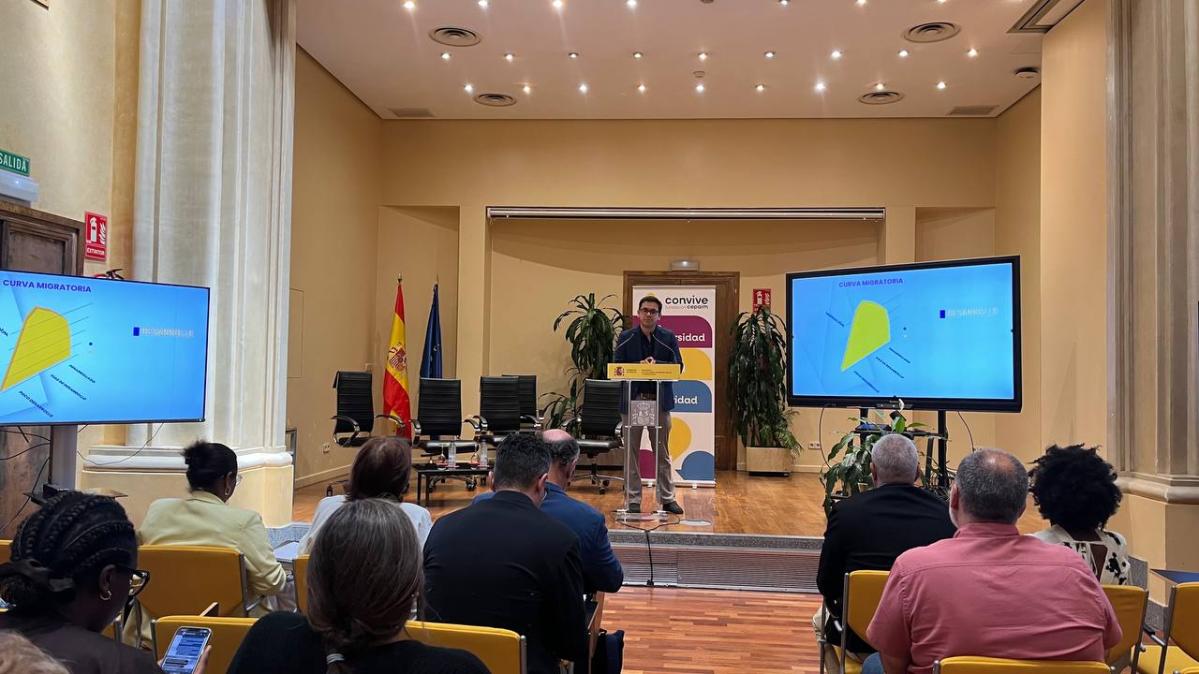 . Ponencia  “Políticas de retorno y codesarrollo: El retorno productivo en el nexo migración-desarrollo”  Por D. Julián Gómez Ariza. Unidad de Cooperación al Desarrollo y Codesarollo. CONVIVE Fundación Cepaim.