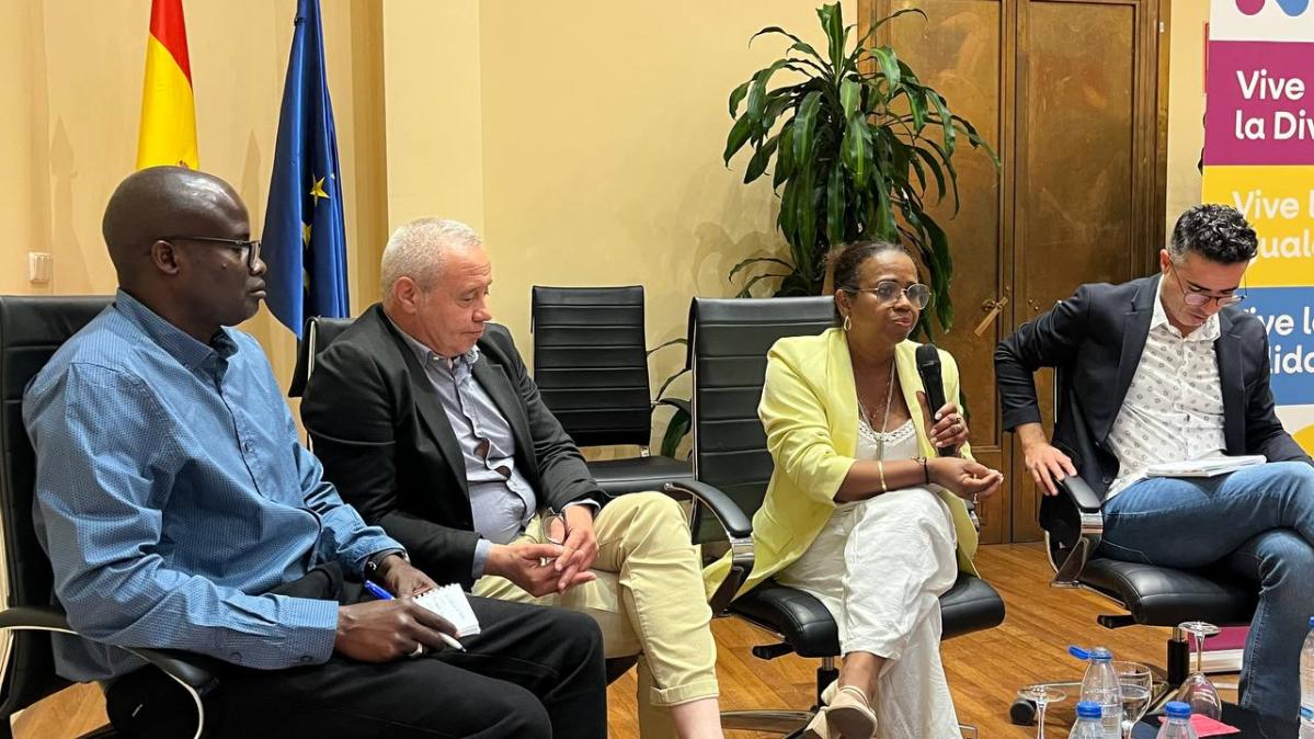 Guía Metodológica sobre Retorno Voluntario Productivo.  D. Nabil Mesli y D. Juan Antonio Martínez. Unidad de Cooperación al Desarrollo y Codesarollo. CONVIVE Fundación Cepaim.  Dña. Mónica Montaño Garcés. Profesora de la Universidad de Huelva.  Modera: D. Thiam Mbargane. Delegado y coordinador del centro de CONVIVE Fundación Cepaim en Senegal. Presentación Unidades Mediáticas de Sensibilización