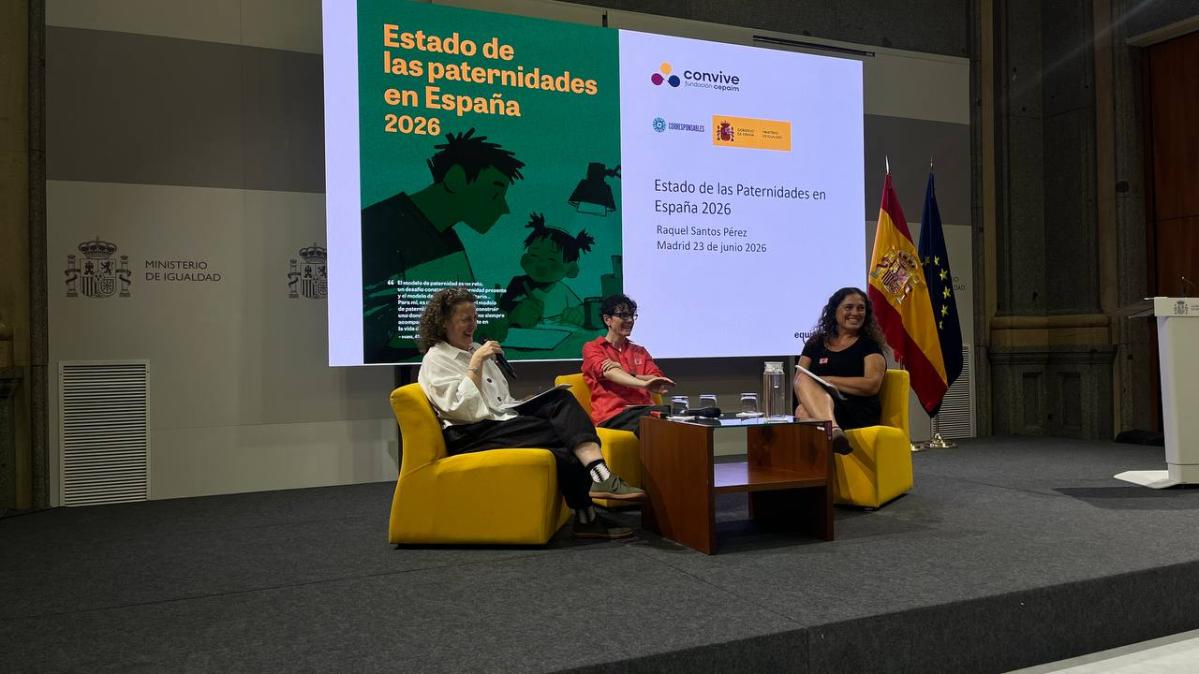 Mesa de presentación estudio estado de las paternidades en españa con las investigadoras de Cepaim