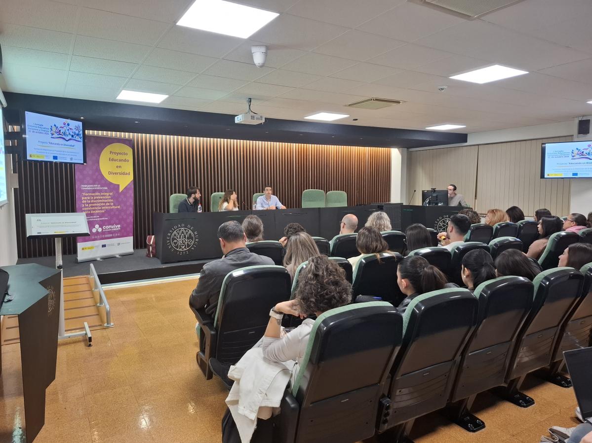 Sala Público Jornada Educando en Diversidad convive