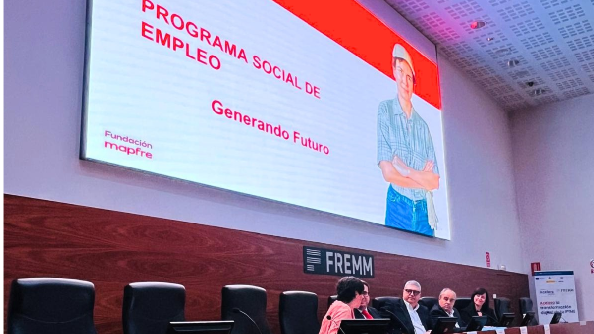 mesa FREMM Murcia Taller Aprendices Autos con Fundación Mapfre