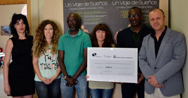 Entrega Cheque Concierto Viaje Sueños a faAM por Cepaim Plataforma Cajamurcia 2