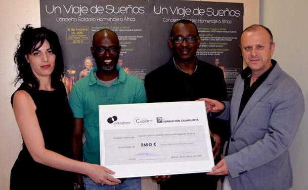 Entrega Cheque Concierto Viaje Sueños a faAM por Cepaim Plataforma Cajamurcia