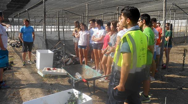 Invernadero jornada sensibilizacion jovenes cepaim nijar