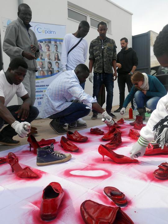 zapatos rojos cepaim nijar violencia mujer 