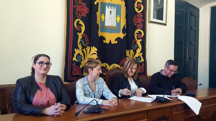 Firma Albergue Ayto Nijar Inauguracion Cepaim Nijar 2