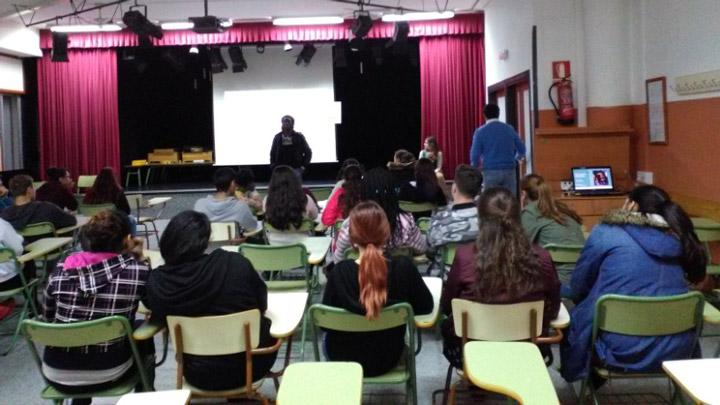 Taller sensibilizacion jovenes Fundacion Cepaim Sevilla Macarena