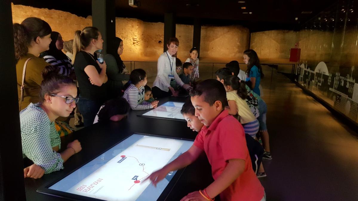 Visita familias CaixaProinfancia al museo MUDEM en Molina de Segura (Murcia)