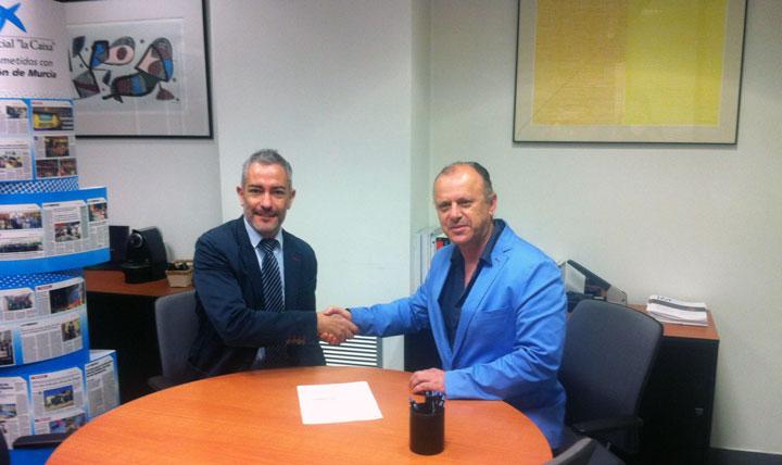 Donacion Caixa Bank Beniajan Carrera Solidaria