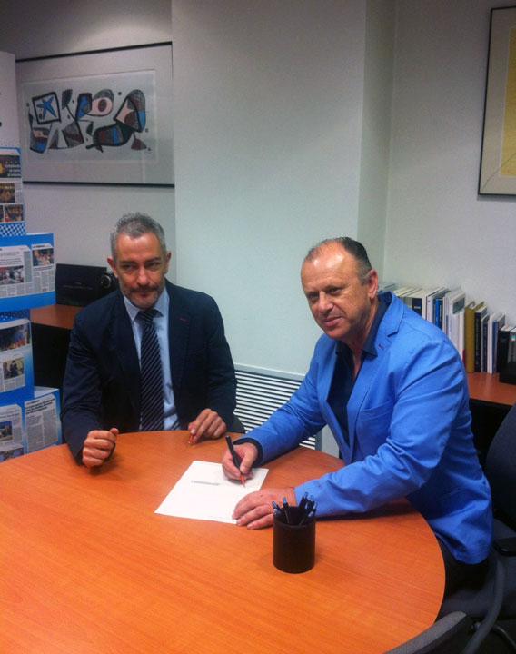 Firma entrega donacion caixabank Beniajan Fundacion Cepaim