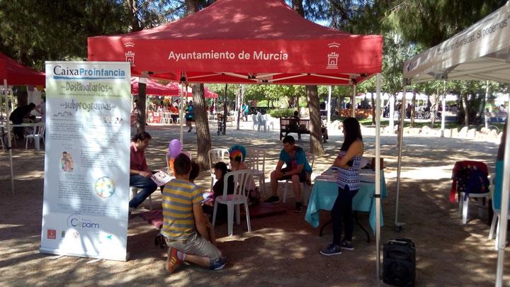 Jornada familias stand Ayuntamiento y Fundacion Cepaim