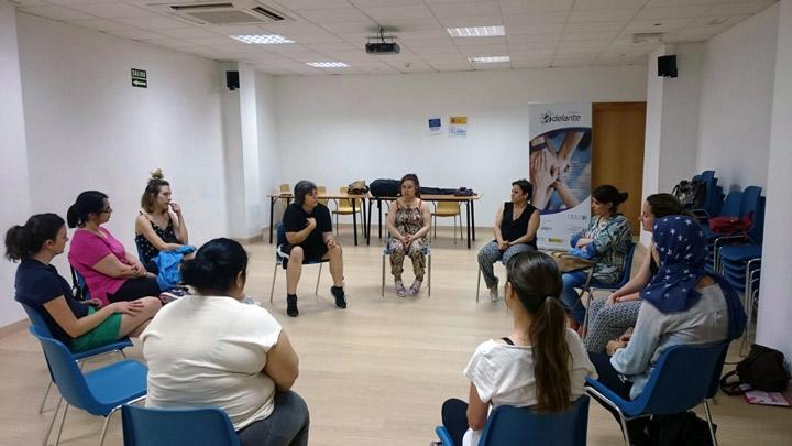 Fundacion Cepaim en Zaragoza taller defensa personal Programa Adelante