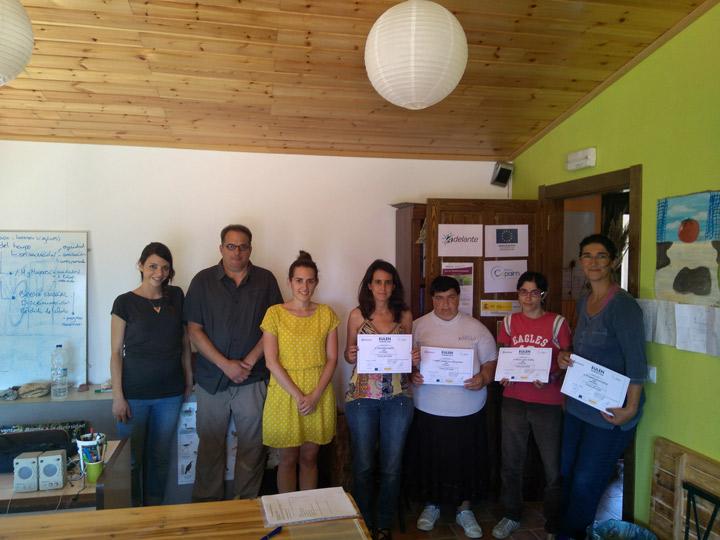 Participantes con Diploma Programa Adelante Curso Huertos Fundacion Cepaim en Teruel