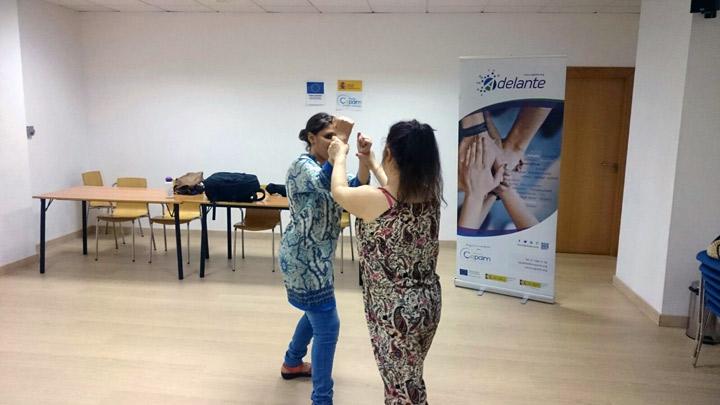 Programa Adelante Fundacion Cepaim en Zaragoza taller defensa personal