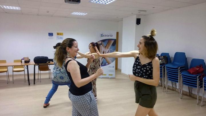 Taller Defensa Personal Fundacion Cepaim en Zaragoza Programa Adelante