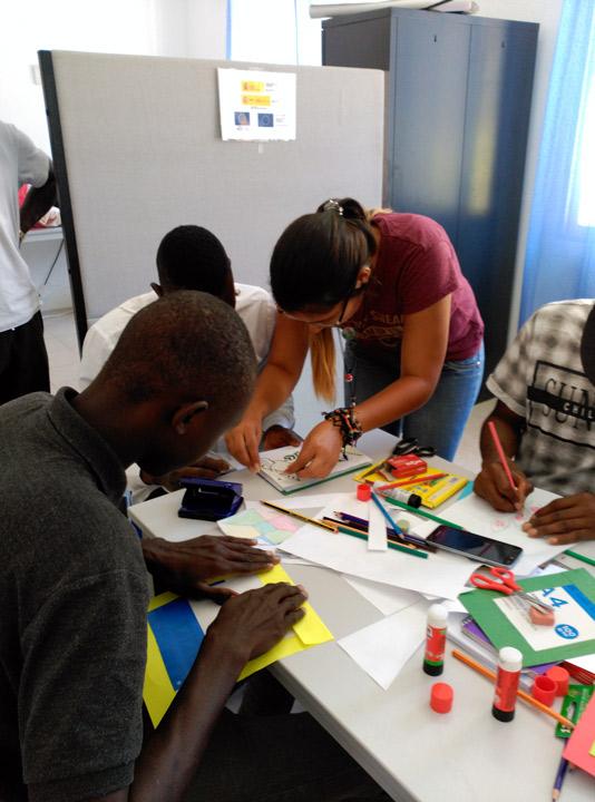 Taller manualidades Fundacion Cepaim Algeciras Proteccion Internacional5