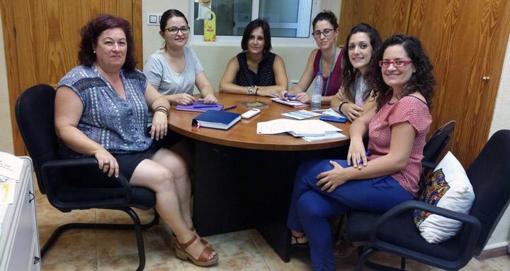 Reuniion Fundacion Cepaim en Murcia Directora General de Mujer Alicia Barquero