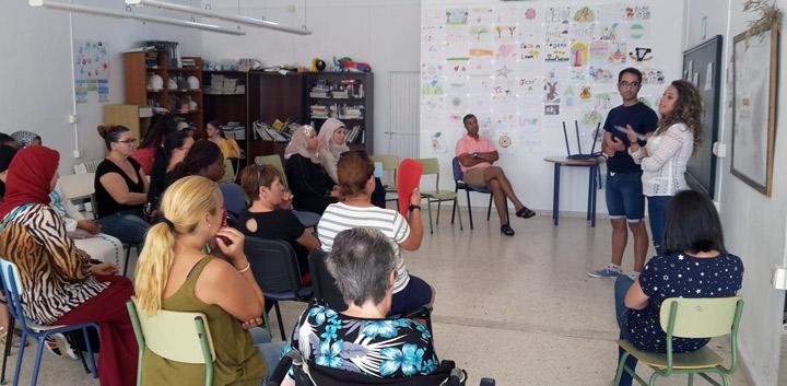 reunión familias escuela de verano intercultural Fundacion Cepaim en Lepe
