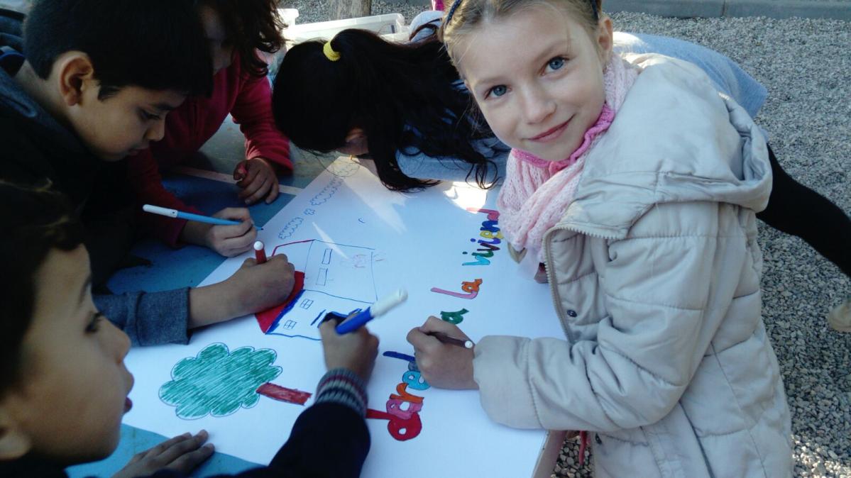 Celebrando los derechos de la infancia en Lorca (Murcia) con una gymkana con los menores del programa CaixaProinfancia