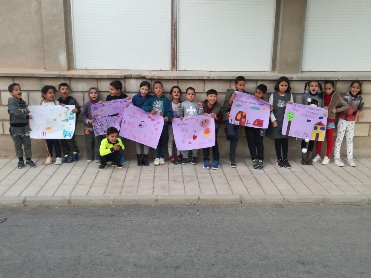 Celebrando los derechos de la infancia en Lorca (Murcia) con una gymkana con los menores del programa CaixaProinfancia