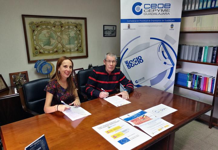 Firma convenio Fundacion Cepaim en Molina de Aragon y APEC Guadalajara2