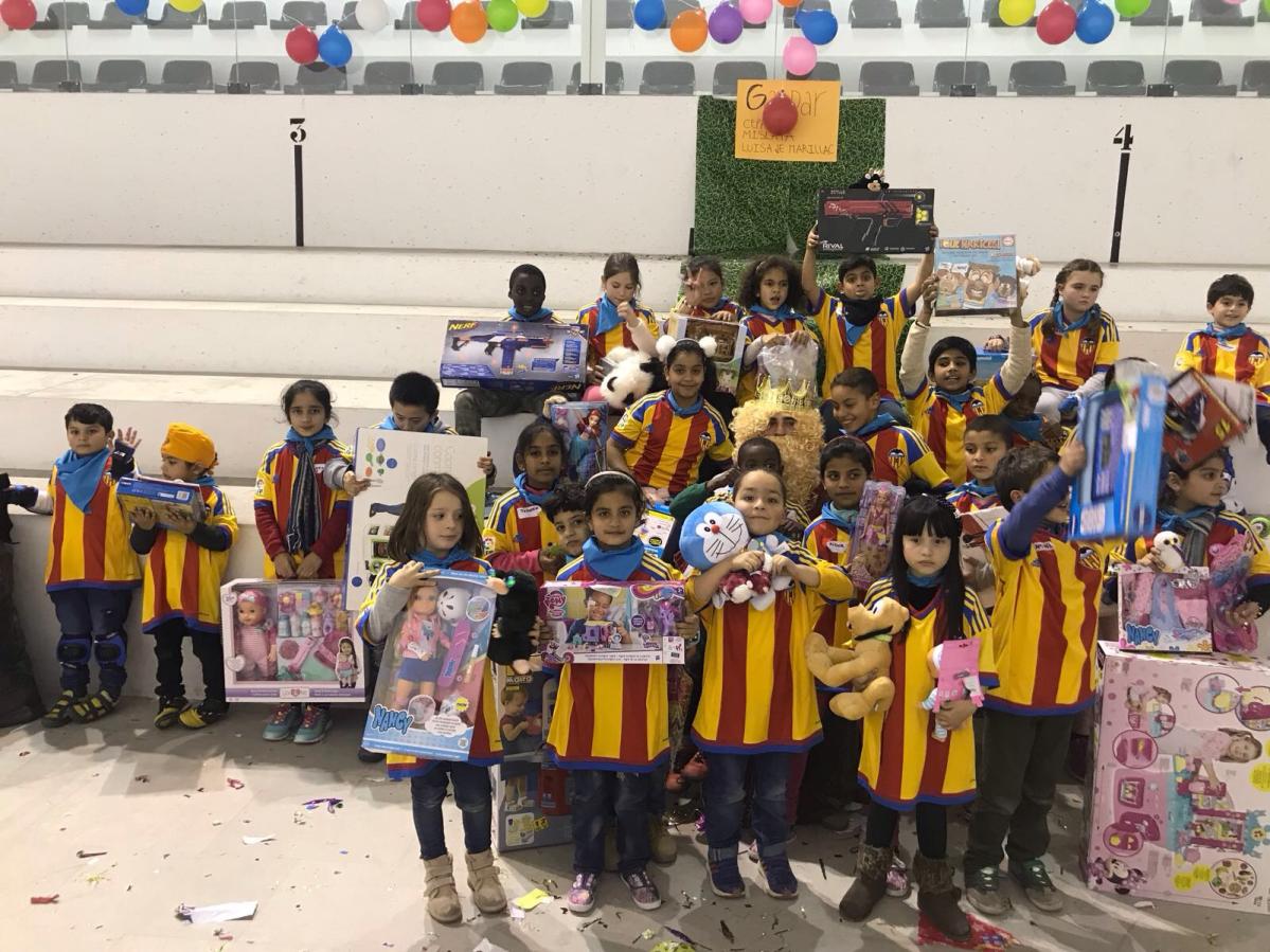 Fiesta navideña con los y las menores del programa CaixaProinfnacia en Valencia gracias a la Fundación Soñar Despierto