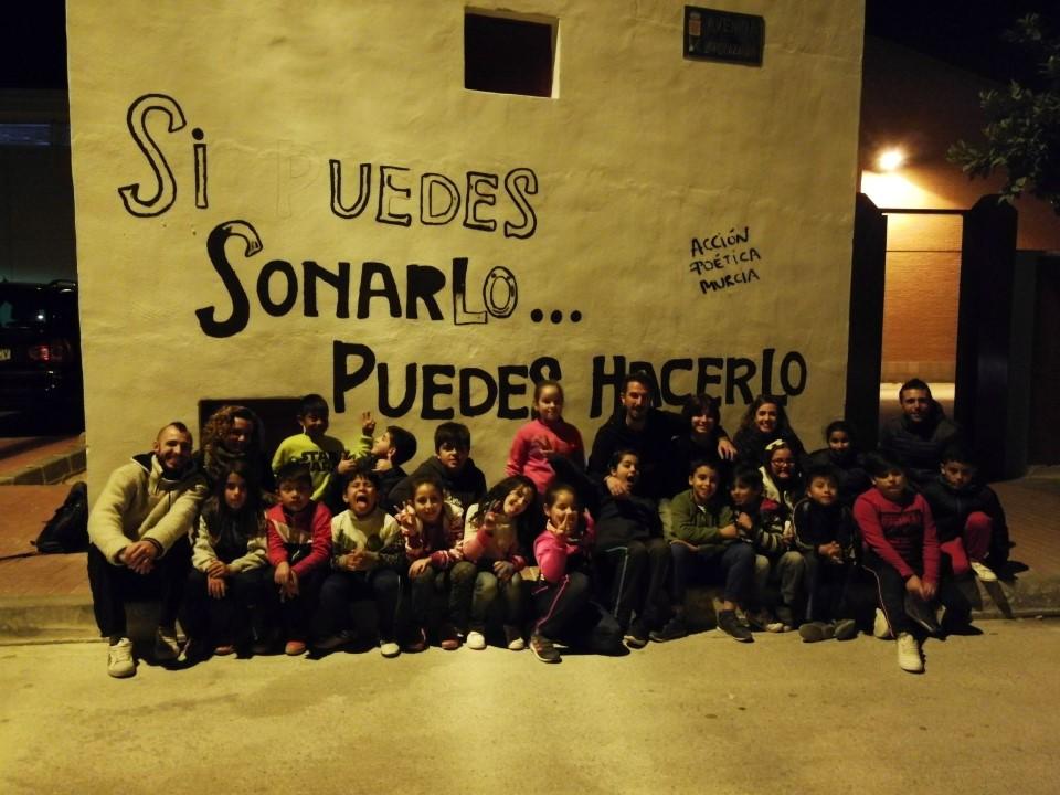 Acción poética y menores del programa CaixaProinfancia en Beniaján (Murcia)