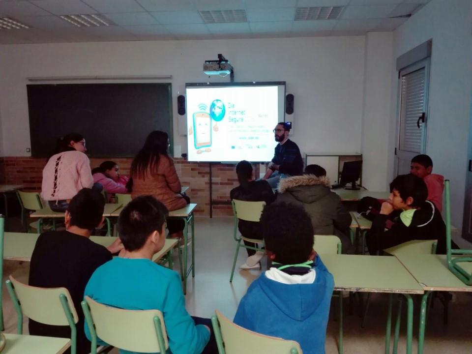 Día de Internet Segura en los IES Eduardo Linares e Cañada de las Eras en Molina de Segura (Murcia)